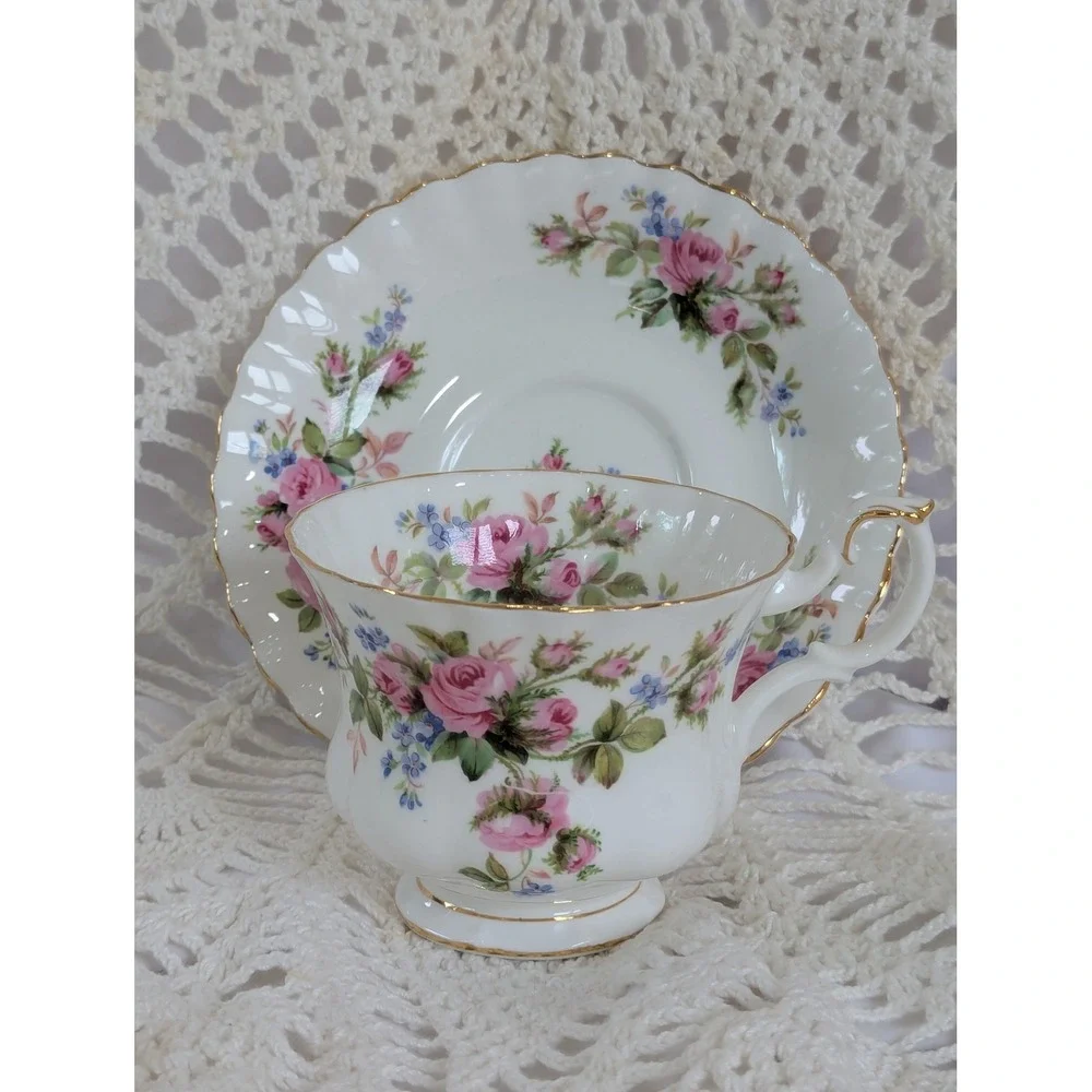 Royal Albert Moss Rose Tea Cup and Saucer Set Bone China England Pink Floral